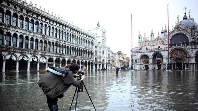 Venetsiassa viranomaiset ovat olleet toiveikkaita sen suhteen, että tulvavedet olisivat pikkuhiljaa laskemassa.