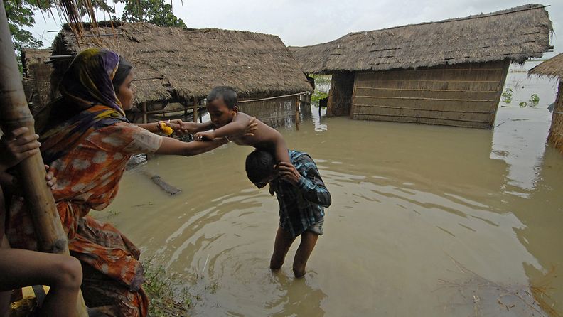 Monsuunisateiden aiheuttamat tulvat ovat saaneet aikaan tuhoa Assamin osavaltiossa Intiassa.