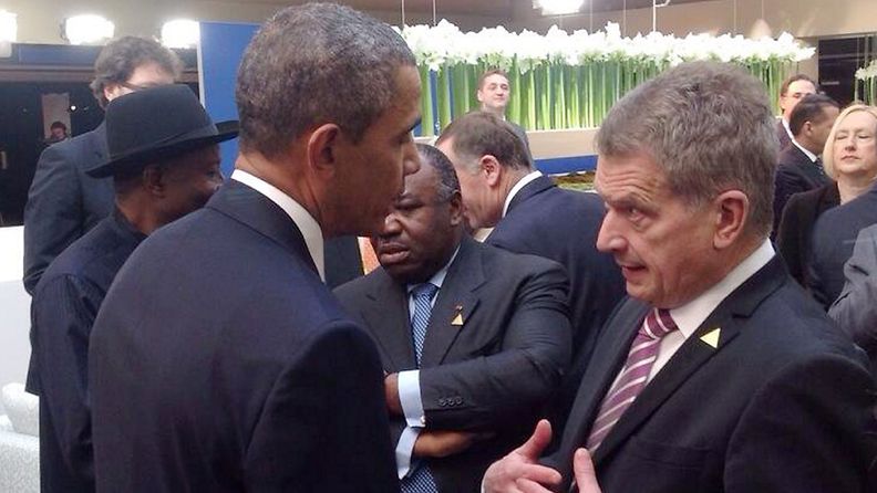 Presidentti Sauli Niinistö keskusteli Ukrainan tilanteesta Yhdysvaltain presidentin Barack Obaman kanssa 24. maaliskuuta 2014.