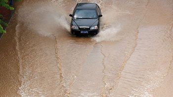 Kiinan tulvissa on kuollut kesän aikana satoja ihmisiä (kuva EPA, Guangxin provinssi kesä 2010