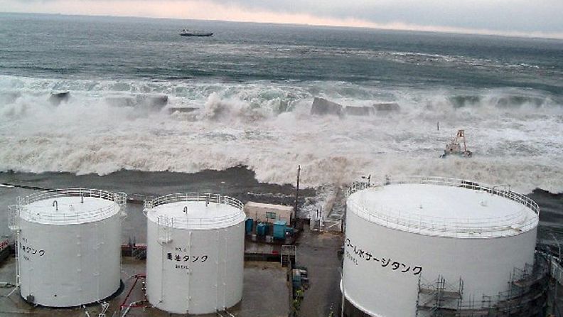 Näin tsunami vyöryi Fukushiman ydinvoimalaan 11.3.2011.