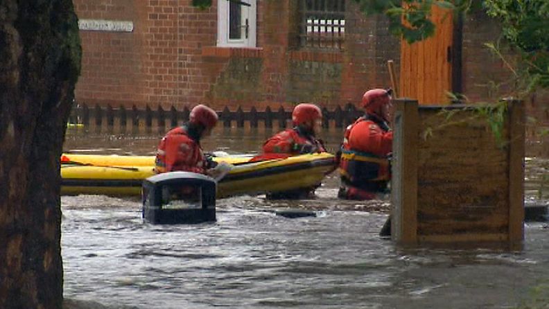 Tulva uhkaa hukuttaa Morpethin historiallisen kaupungin Northumberlandissa, Britanniassa.