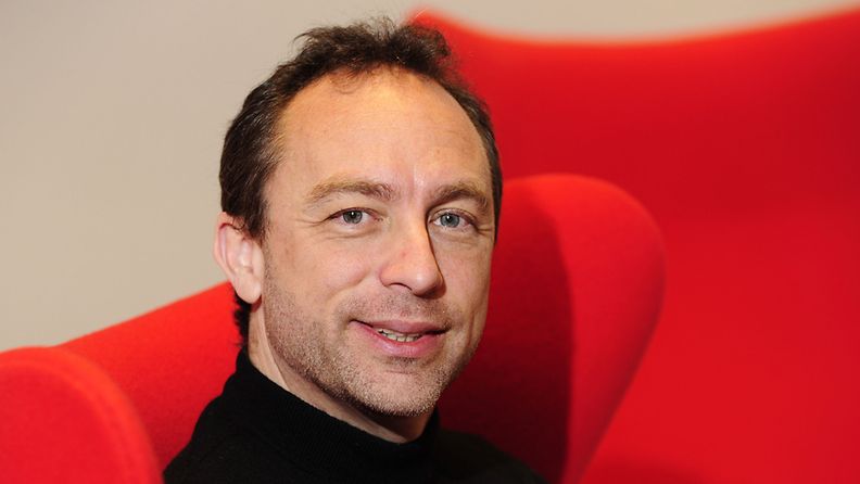 Jimmy Walesille, Wikipedian perustajalle myönnettiin Nokian säätiön palkinto Helsingissä 4. marraskuuta 2009. 