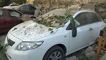 Maanjäristyksessä tuhoutunut auto Chilen Valparaisissa 27.2.2010. Kuva: Epa