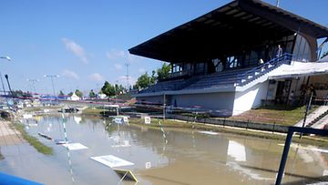Slovakian melontastadion jouduttiin sulkemaan ja maassa pidetyt melontakisat perumaan liian veden takia. 5. kesäkuuta 2010.