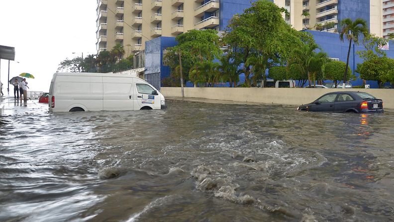 Barbara-myrsky aiheutti tulvia Acapulcossa Meksikossa.