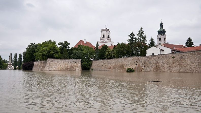Moson-joen ja Tonavan yhtymäkohdassa sijaitsevassa Györin kaupungissa vesi on noussut jo 6.6. korkealle