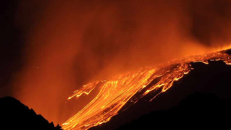 Tulivuori Etna purkautui näin elokuun alussa 2011.