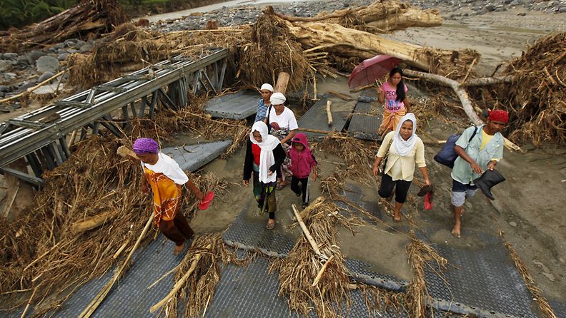oulukuun puolivälissä alkaneiden Filippiinien tulvien jäljiltä on löydetty lisää kuolleita. 