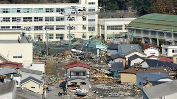 Evakuointi- ja hätämajoitustiloja rakennetaan parhaan mukaan. Kuva Miyagin maakunnasta 13.3.2011. (EPA)
