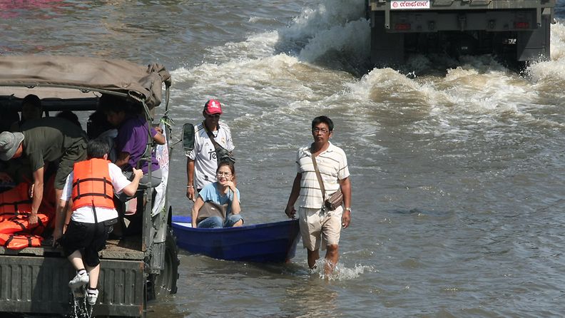 Bangkokin pohjoisosissa evakuoitiin uusia alueita keskiviikkona 19. lokakuuta.