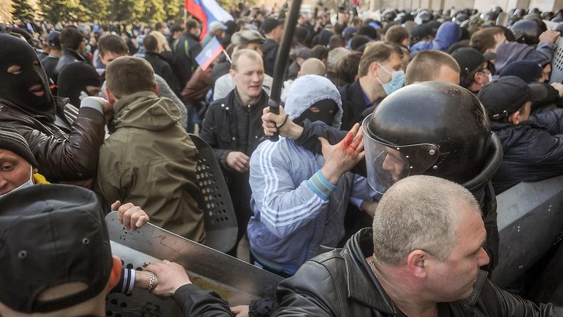 ukraina donestk 6.4.2014 mielenosoitus levottomuudet