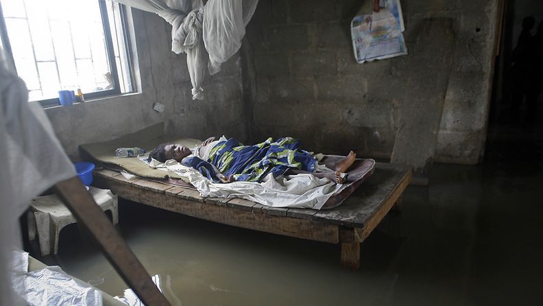 Nigerian tulvissa vuonna 2010 vesi nousi pääkaupunki Lagosin lähettyvillä olevaan sairaalaan.
