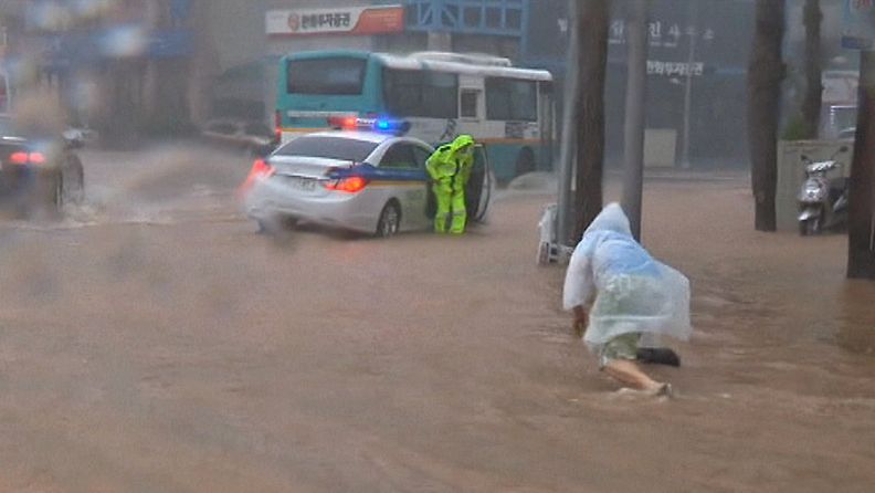 Sanba-taifuuni riehuu nyt Etelä-Koreassa.