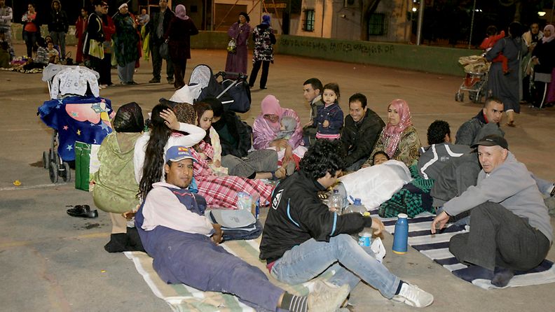Tuhannet Lorcan asukkaat ovat yöpyneet ulkona maanjäristyksen jälkeen. 