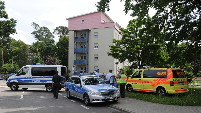 Poliisi piiritti useita tunteja kerrostaloa Karlsruhessa.