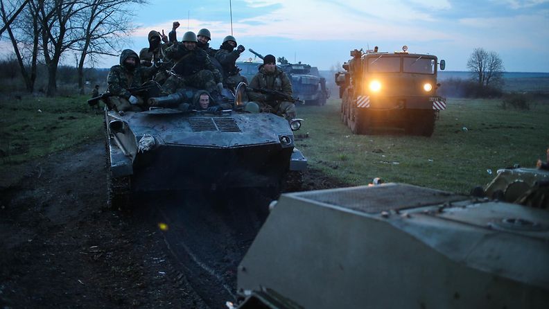 Ukrainan asevoimien raskaasti varustellut joukot liikkuivat tänään lähellä Slovjanskin kaupunkia.