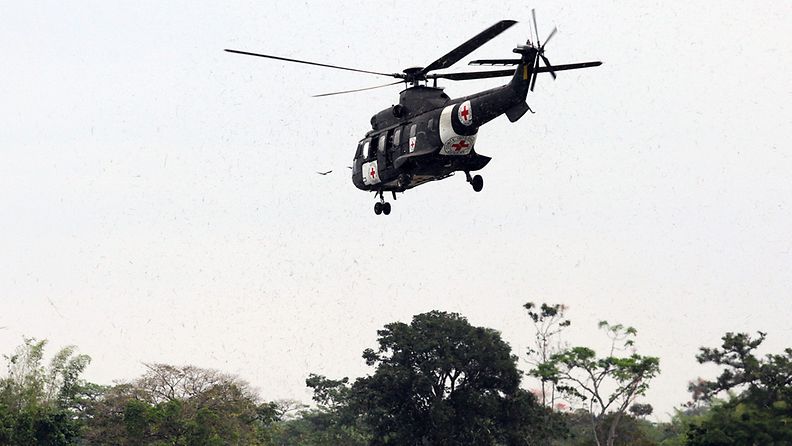 Helikopteri matkalla noutamaan Farc-sissien panttivankia Kolumbiassa 9. helmikuuta 2012.