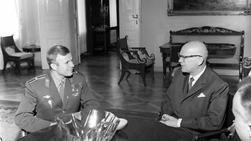 Neuvostoliittolainen kosmonautti Juri Gagarin presidentti Urho Kekkosen vastaanottotilaisuudessa Helsingissä 4. heinäkuuta 1961.