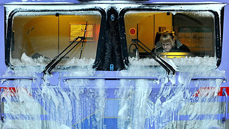  Ruotsalaiset junat myöhästelivät viime talven aikana yhteensä neljä miljoonaa tuntia.