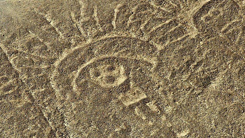 Arkeologisissa kaivauksissa 150 kilometriä Perun Limasta löytynyt Paracasin kulttuurin kaiverrus.