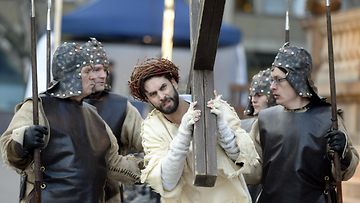 Ilkka Villi esitti Jeesusta Via Crucis -kärsimysnäytelmässä. (5)