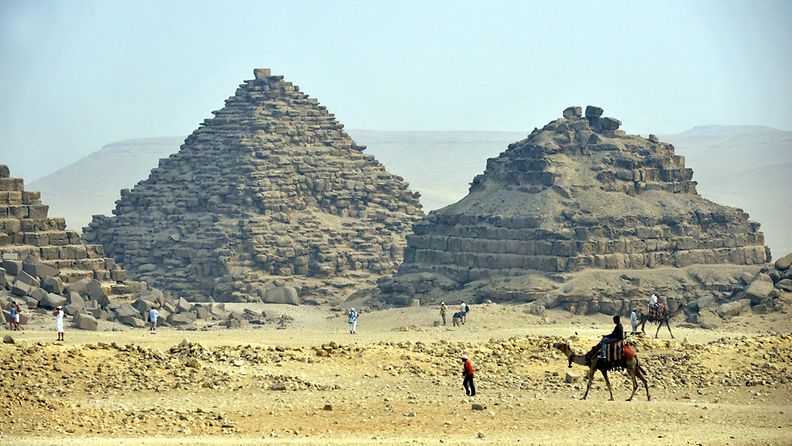 Gizan pyramidit. Khufu (Kheops), Khafre (Khefren), Menkaure (Mykerinos) hautamuistomerkit.