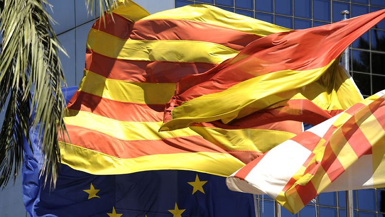 EU:n, Katalonian ja Espanjan liput