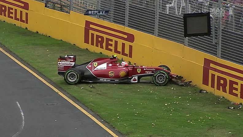 Kimi Räikkönen ajoi seinään Australian GP:n aika-ajoissa.