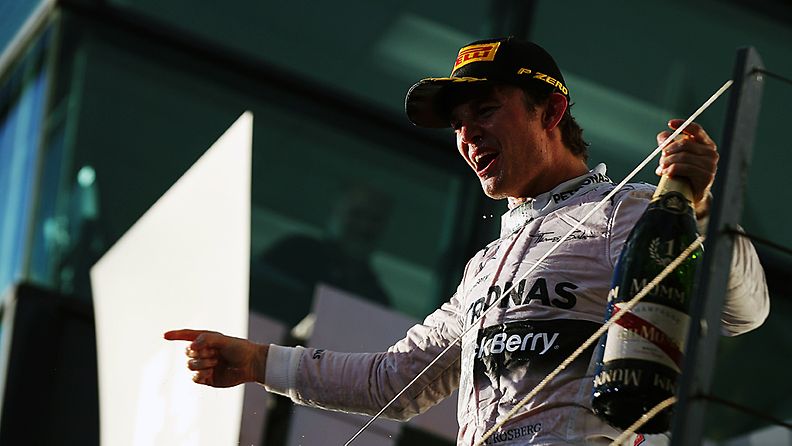 Nico Rosberg tuulettaa voittoa Melbournessa. 