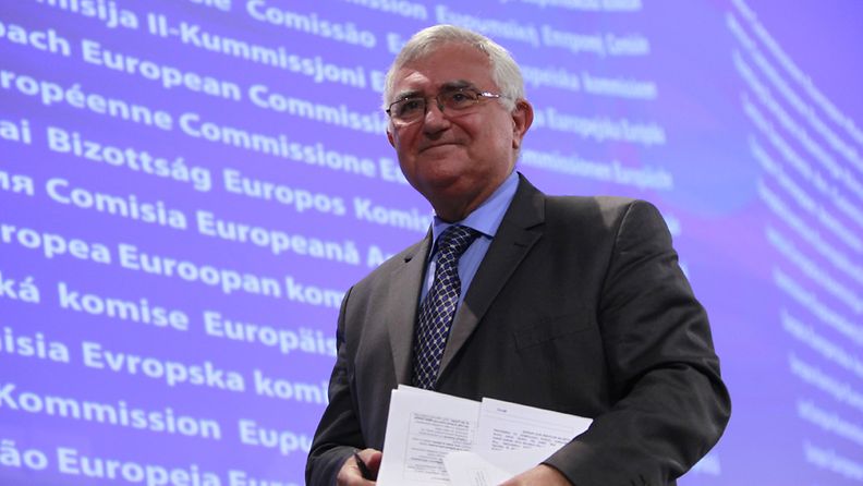  EU:n terveyskomissaari John Dalli erosi nuuskakohun takia.