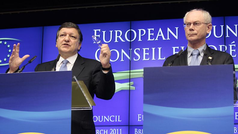 EU:n presidentti ja Euroopan komission puheenjohtaja Manuel Barroso puhuivat Belgiassa 25.3.2011. Kuva: EPA 