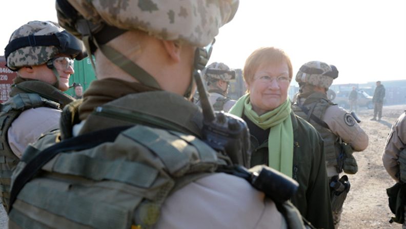 Presidentti Tarja Halonen Mazar-i-Sharifissa Afganistanissa tammikuussa 2011.