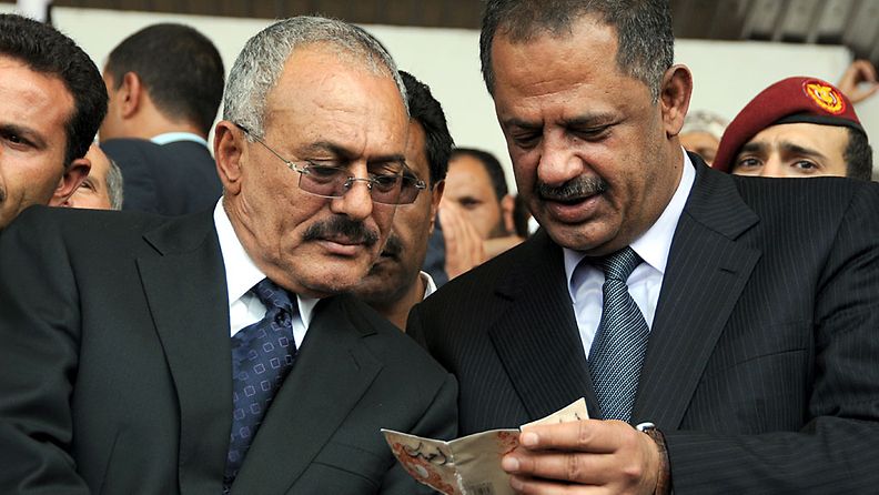 Jemenin presidentti Ali Abdullah Saleh sekä pääministeri Ali Mujawar 15.4.2011.