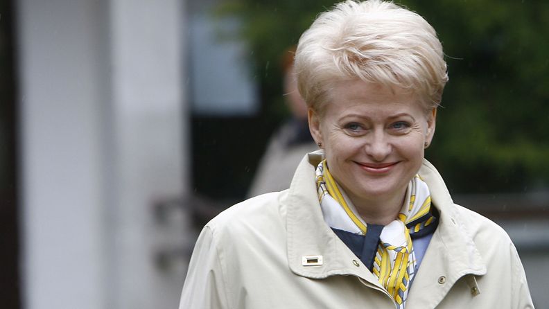 Pesidenttiehdokas Grybauskaite poistumassa äänestämästä 17. toukokuuta.