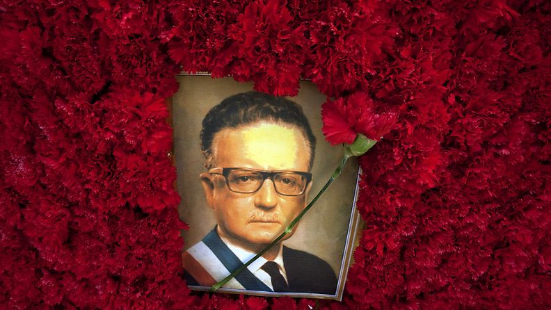 View of a wreath with the image of the late Chilean President Salvador Allende during the commemoration of the 36th anniversary of the coup d' état lead by Augusto Pinochet that overthrew him, Santiago, Chile, 11 September 2009.