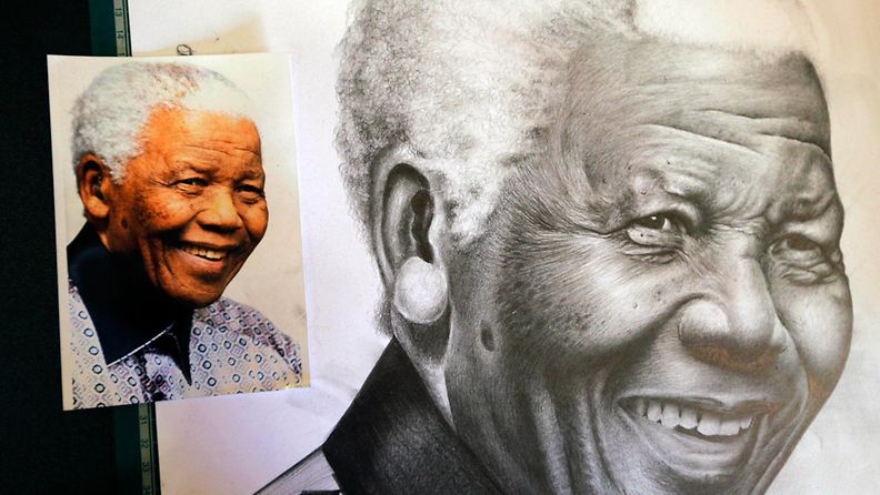 Taiteilijan piirtämä kuva Nelson Mandelasta.