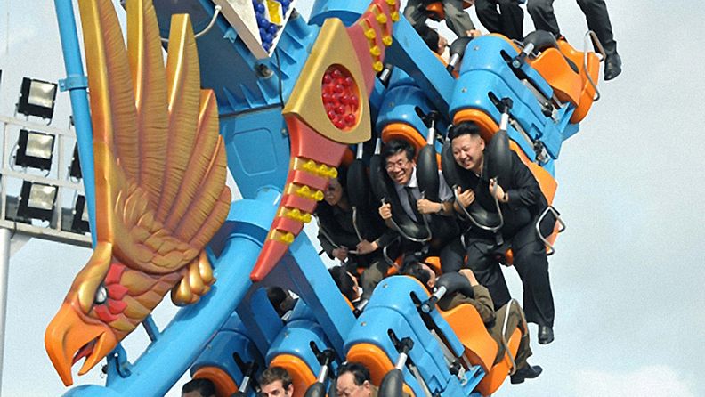 Kim Jong-un Rungran Kansanhuvipuiston avajaisissa Pjongjangissa 25.7.2012.