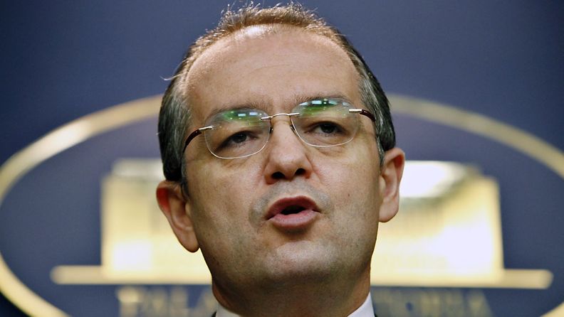 Romanian pääministeri Emil Boc erosi 6.2.2012. 