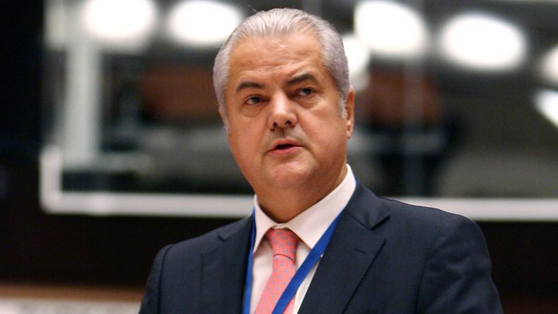 Romanian ex-pääministeri Adrian Nastase sai kahden vuoden tuomion korruptiosta. 