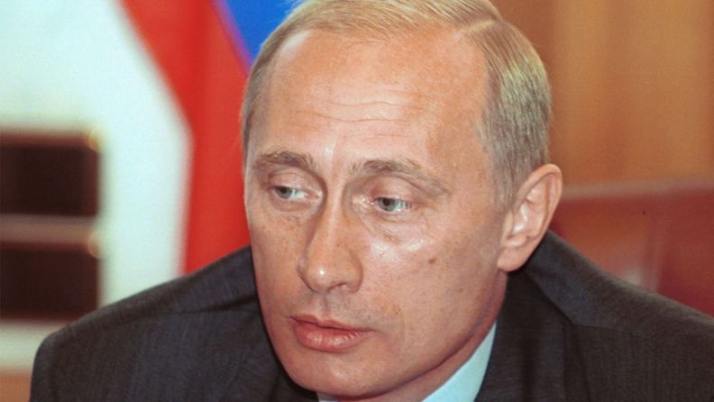 Presidentti Vladimir Putin keskustelee maansa turvallisuusviranomaisten kanssa WTC-iskujen jälkimainingeissa 22. syyskuuta 2001.