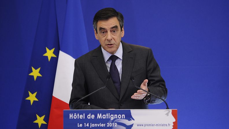 Ranskan pääministeri Francois Fillon tiedotustilaisuudessa 14. tammikuuta sen jälkeen, kun luottoluokitusyhtiö Standard & Poor's ilmoitti laskevansa Ranskan luottoluokitusta parhaasta AAA-kategoriasta.