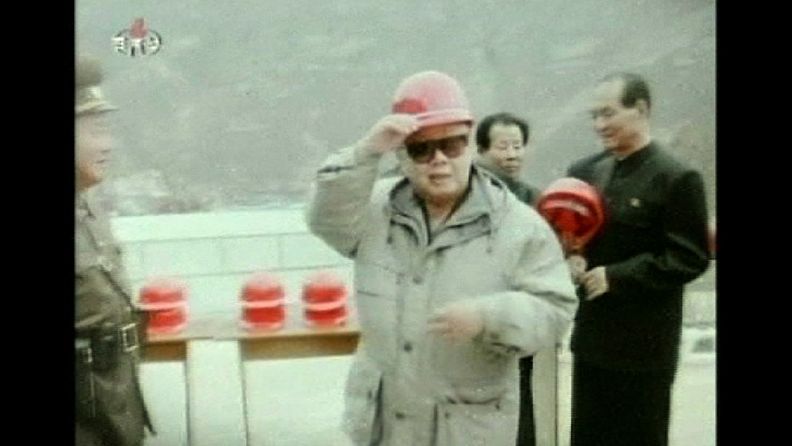 Kim Jong-Il tiettävästi viimeisessä Pohjois-Korean tv:n uutiskoosteessa. Lokakuu 2011.