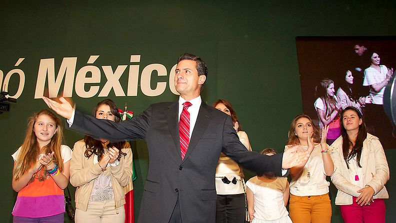 Enrique Pena Nieto vaalivalvojaisissa Meksikon pääkaupungissa Mexicossa.