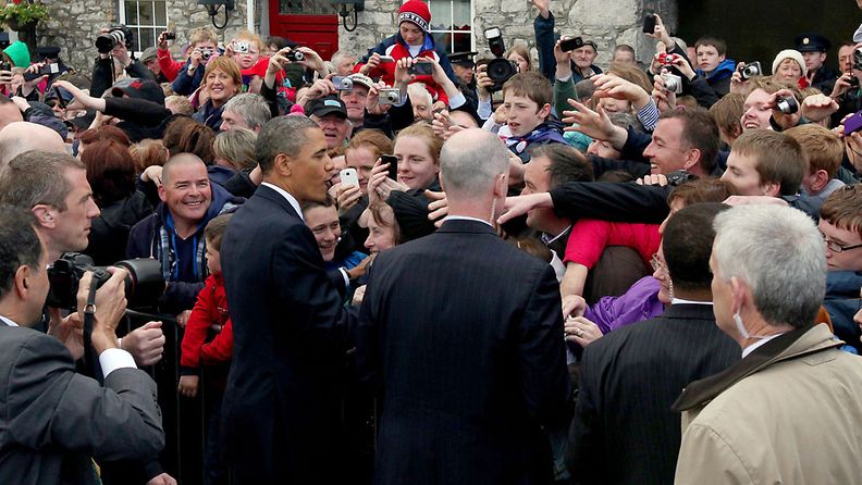 Yhdysvaltain presidentti Barack Obama villitsi Moneygallin pikkukylän asukkaan vieraillessaan Irlannissa 23.5.2011.