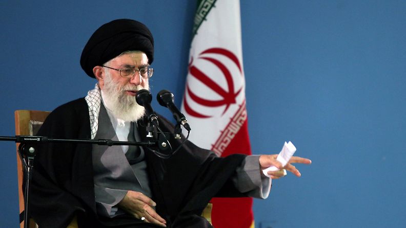 Iranin uskonnollinen johtaja ajatollah Ali Khamenei. Kuva Teheranista 9. tammikuuta 2012. 
