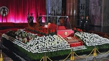 Pohjois-Korean entisen johtajan Kim Jong-Ilin ruumis on esillä Kumsusanin mausoleumissa Pjongjangissa.