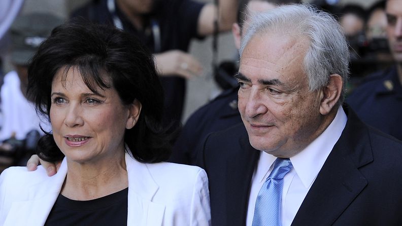 Dominique Strauss-Kahnin vaimo Anne Sinclair on tukenut miestään kohun keskellä.