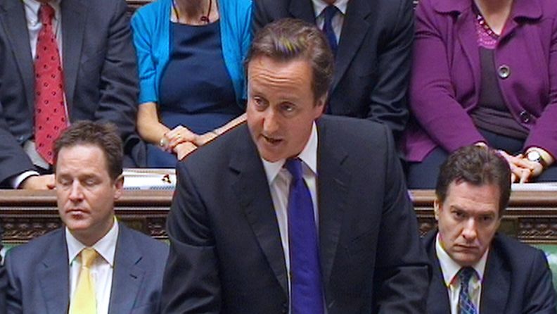 Britannian pääministeri David Cameron puolusti toimintaansa parlamentin edessä 20.7.2011. Kuva: EPA