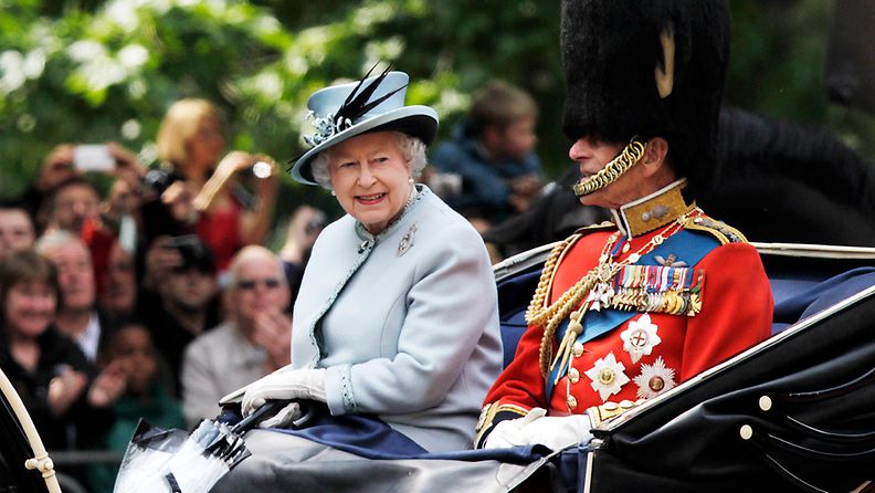 Kuningatar Elisabeth II puolisonsa prinssi Philipin kanssa Lontoossa 2011.